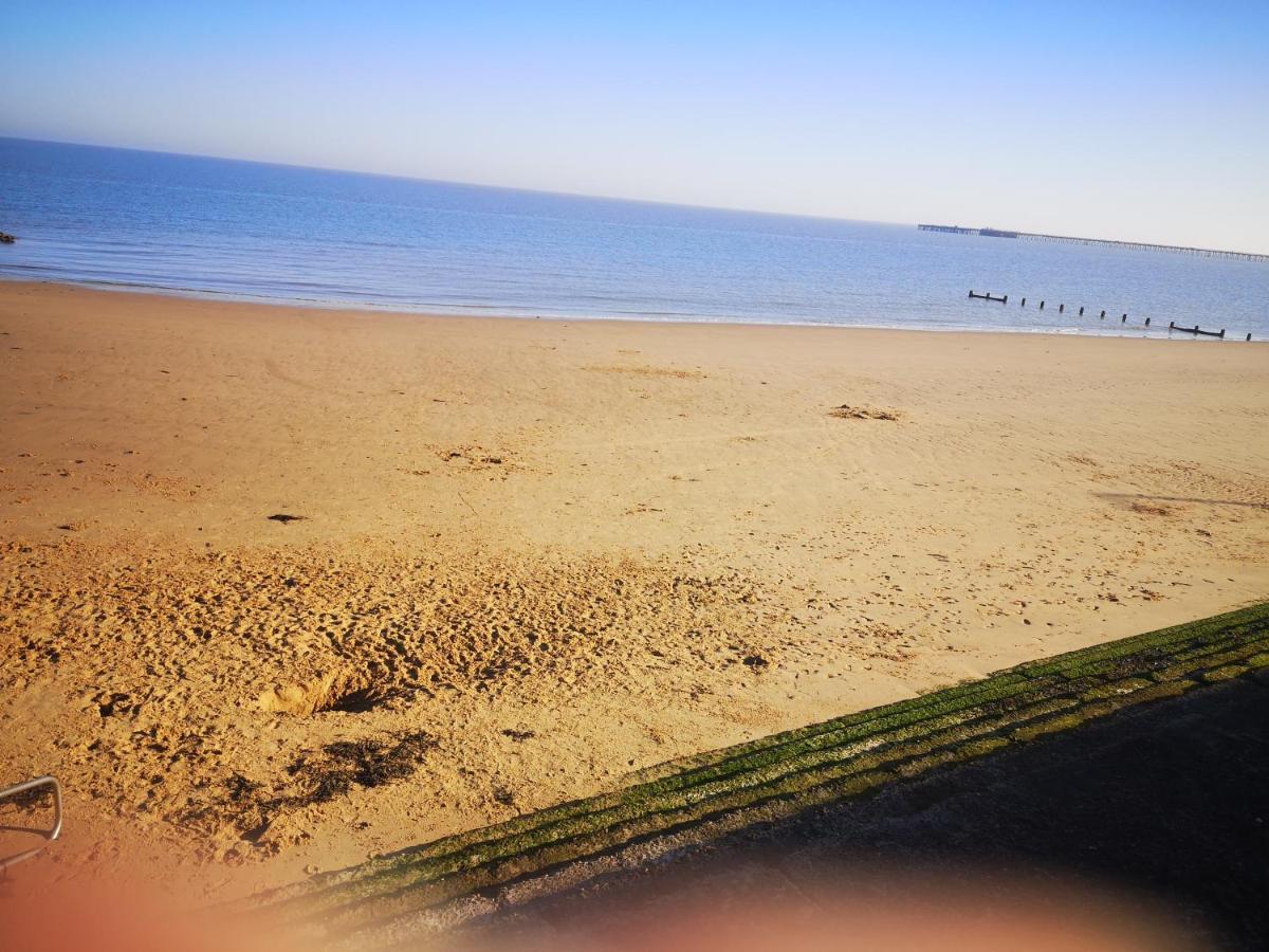 Lovely 2-Bed Caravan In Walton On The Naze Exteriér fotografie